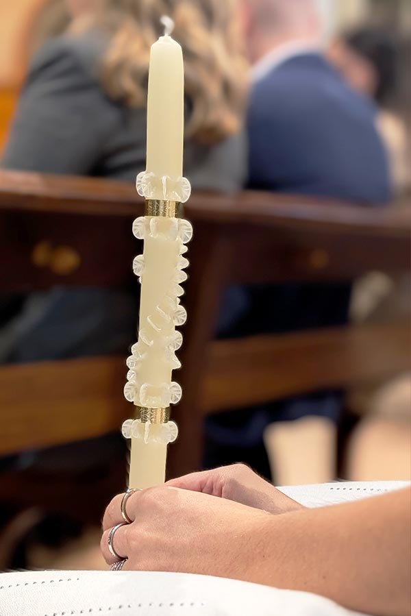 La madrina sujeta la vela