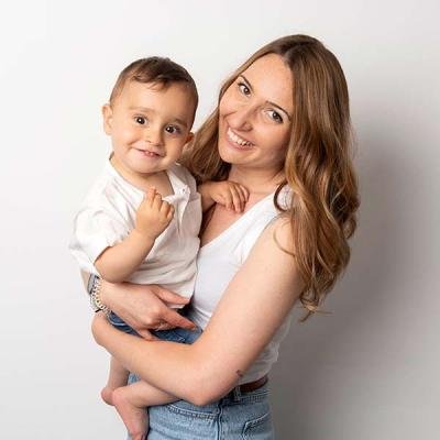 Retrato Infantil Con Mama